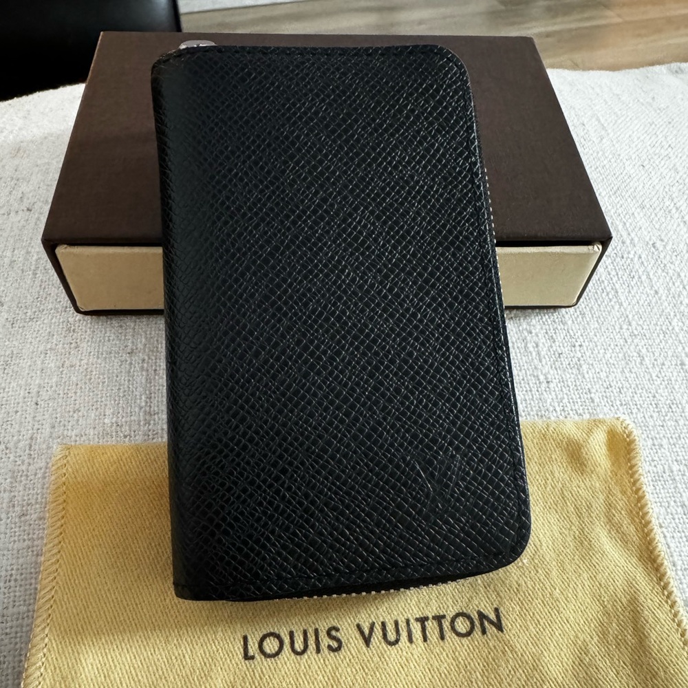 LOUIS VUITTON TAIGA LEATHER